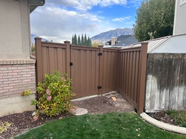 Brown Trex corner gate installed at a Utah property