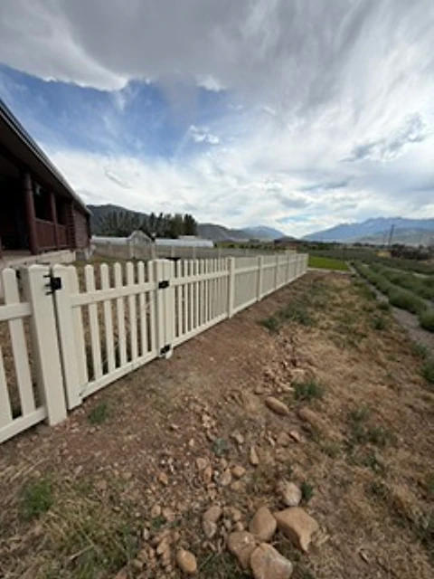 Mountain-view vinyl semi-privacy installed at a Utah property