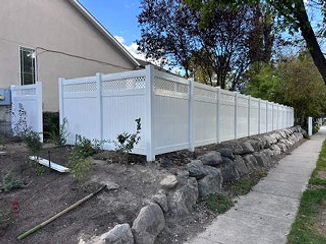 Retaining-wall vinyl line installed at a Utah property