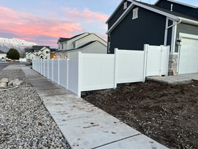 Sunset vinyl privacy corner installed at a Utah property